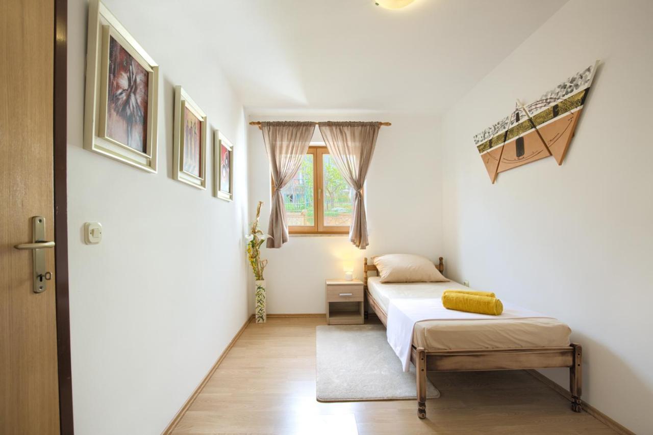 Apartman Andi Pula Exterior foto